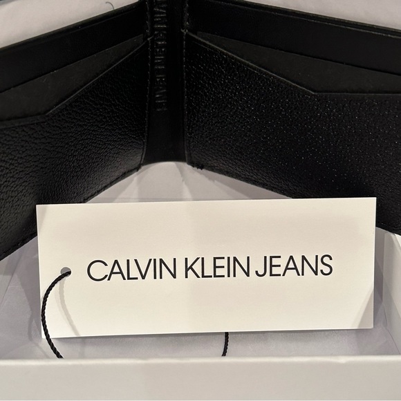 Calvin Klein Micro Pebble Bifold Wallet - Black - Picture 4 of 9